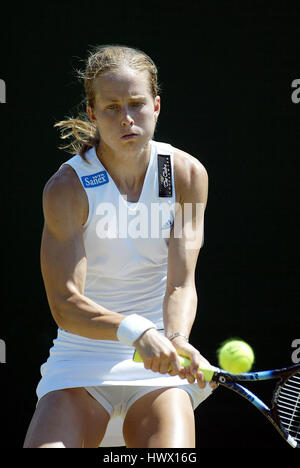 MEGHANN SHAUGHNESSY WIMBLEDON CHAMPIONSHIPS 26 June 2002 Stock Photo