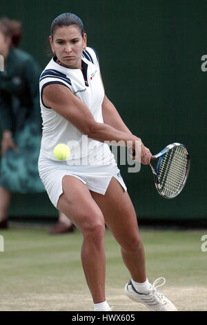 FABIOLA ZULUAGA WIMBLEDON CHAMPIONSHIPS 2004 WIMBLEDON LONDON ENGLAND 24 June 2004 Stock Photo