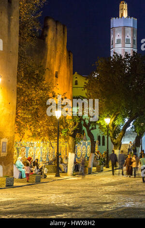 Chefchaouen, Morocco.  People Relaxing in the Place Outa El-Hammam in the Evening. Stock Photo