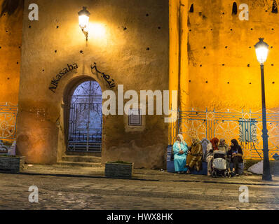 Chefchaouen, Morocco.  Women Sitting, Talking in the Place Outa El-Hammam, Evening, by Entrance to the Casbah, Built 1471. Stock Photo