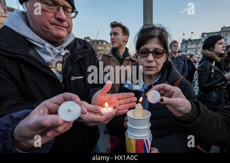 London, UK. 23rd March, 2017. Crowds gather in Trafalgar Square for a candle-lit vigil and one minute silence in remembrance of the victims of the terror attack on 22nd March 2017 in Westminster which claimed four lives including a Metropolitan police officer, PC Keith Palmer. © Guy Corbishley/Alamy Live News Stock Photo