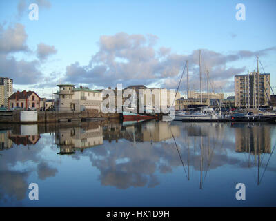 Cherbourg, Bassin de commerce sous le soleil d'hiver (4) Stock Photo