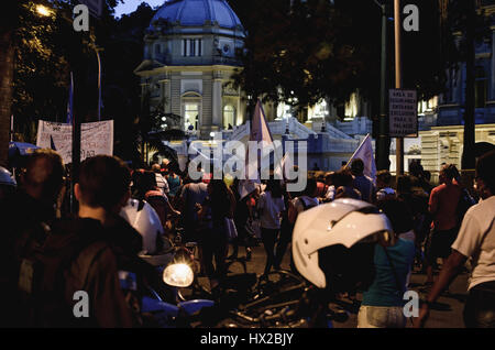 Rio De Janeiro, Brazil. 23rd Mar, 2017. Students, Teachers & Supporters marched throughout Rio De Janeiro to protest the budget shortfalls that have left many public institutions without classes since 2016. Credit: C.H. Gardiner/Pacific Press/Alamy Live News Stock Photo