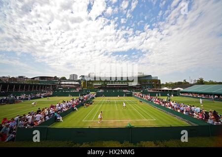 CENTRE COURT OUTSIDE COURTS THE WIMBLEDON THE WIMBLEDON CHAMPIONSHIPS 20 THE ALL ENGLAND TENNIS CLUB WIMBLEDON LONDON ENGLAND Stock Photo