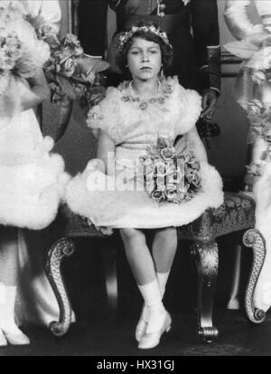 PRINCESS ELIZABETH & QUEEN ELIZABETH II ROYAL FAMILY QUEEN OF ENGLAND 06 November 1935 Stock Photo