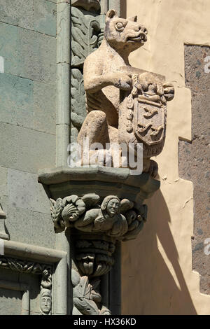 Dog sculpture at Columbus House, Casa de Colón, Las Palmas, Gran Canaria, Canary Islands, Spain Stock Photo