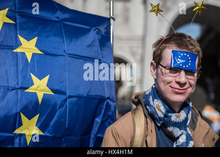 London, UK. 25th Mar, 2017. Unite for Europe march attended by thousands on the weekend before Theresa May triggers article 50. The march went from Park Lane via Whitehall and concluded with speeches in Parliament Square. London 25 Mar 2017 Credit: Guy Bell/Alamy Live News Stock Photo