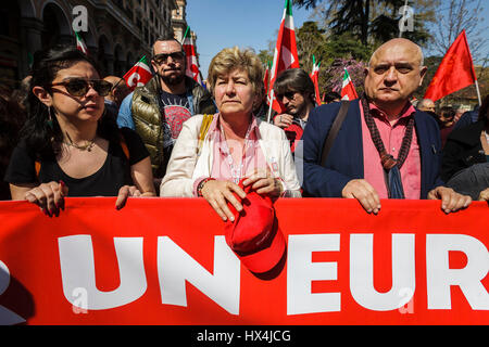 Rome, Italy. 25th March, 2017. Susanna Camusso (C), CGIL General Secretary, attends a demonstration 'Europe for all' to protest against the celebrations of the 60th anniversary of the signing of the Treaty of Rome. 27 Heads of State celebrate the Treaties of Rome, the foundation of the European Union, signed on the Capitoline Hill in Rome on 25 March 1957. © Giuseppe Ciccia/Alamy Live News Stock Photo