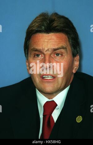 VIKTOR KLIMA CHANCELLOR OF AUSTRIA 13 July 1998 Stock Photo