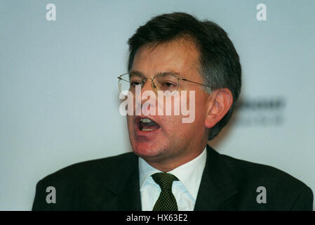 STEPHEN BYERS MP SEC. STATE TRADE & INDUSTRY 09 January 2001 BRIGHTON LABOUR PARTY CONFERENCE 2000 Stock Photo