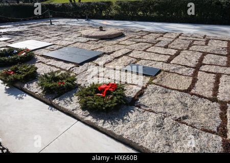 The graves of grave of President John F. Kennedy, Jacqueline Kennedy Onassis and two of their children, Arlington National Cemetery, Virginia, USA Stock Photo