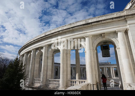 The Tomb of the Unknowns and the Arlington Memorial Amphitheater, Arlington National Cemetery, Virginia, USA Stock Photo