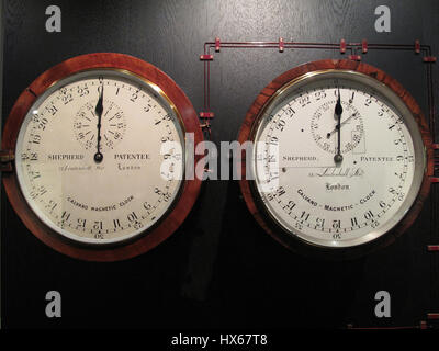 Nautical clocks hi-res stock photography and images - Alamy