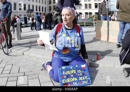 Berlin, Germany. 25th Mar, 2017. Today thousands of people demonstrate to 'March for Europe' of the place Bebel to the Brandenburg Gate for Europe. Credit: Simone Kuhlmey/Pacific Press/Alamy Live News Stock Photo