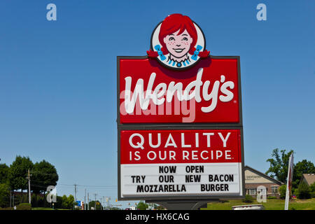 Indianapolis - Circa June 2016: Wendy's Retail Location. Wendy's is an International Fast Food Restaurant Chain V Stock Photo