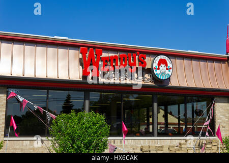 Indianapolis - Circa June 2016: Wendy's Retail Location. Wendy's is an International Fast Food Restaurant Chain I Stock Photo