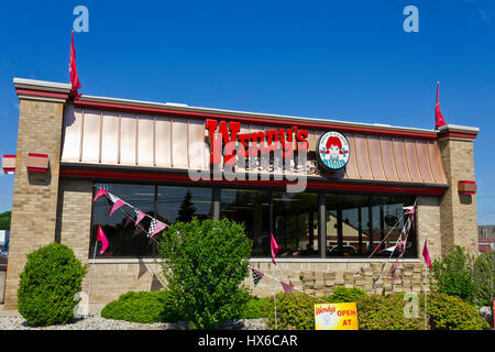 Indianapolis - Circa June 2016: Wendy's Retail Location. Wendy's is an International Fast Food Restaurant Chain II Stock Photo