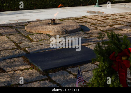 President John F Kennedy gravesite and eternal flame at Arlington National Cemetery, Arlington, VA, USA Stock Photo