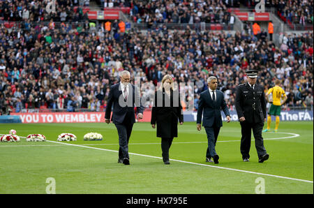 FA Chairman Greg Clarke (left), Secretary of State for Culture, Media and Sport Karen Bradley (second left), The Mayor of London Sadiq Khan (second right) and Acting Metropolitan Police Commissioner Craig Mackey (right) lay wreaths to remember the victims of the Westminster attacks during the World Cup Qualifying match at Wembley Stadium, London. Stock Photo