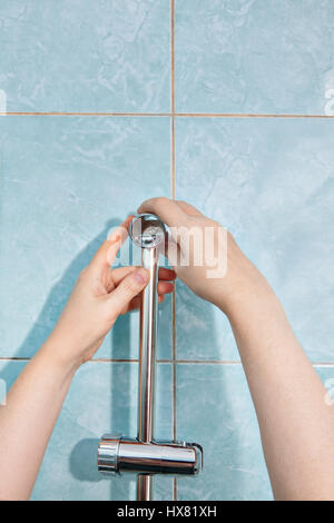https://l450v.alamy.com/450v/hx81xh/close-up-handyman-hands-install-vertical-holder-for-shower-on-wall-hx81xh.jpg