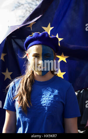 London, UK. 25th March 2017. Unite for Europe organised a Pro-EU march in London. Anti-BREXIT demonstrators march from Park Lane to Parliament Square. Learning a language. Learning a second language. Language course. Language school. European Union, European education. Language learning Europe. European language. Stock Photo