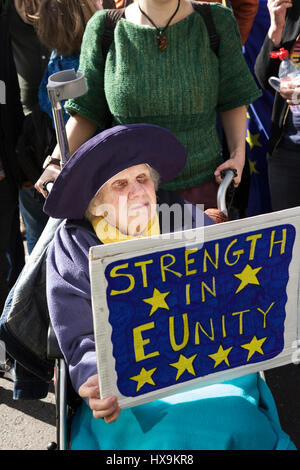 London, UK. 25th March 2017. Unite for Europe organised a Pro-EU march in London. Demonstrators march from Park Lane to Parliament Square. Strength in unity. Protester UK. EU supporter. UK politics. Stock Photo