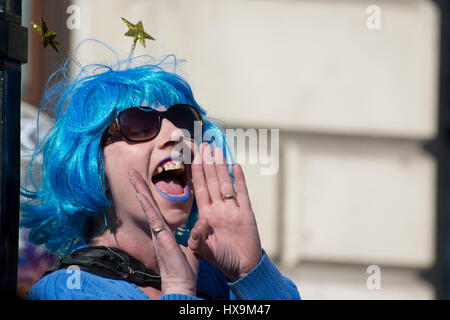 London, UK. 25th March 2017. Woman wearing a blue wig is shouting slogans during the Unite for Europe march in London, UK. Credit: ZEN - Zaneta Razaite/Alamy Live News Stock Photo
