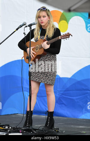Key Biscayne, FL, USA. 25th Mar, 2017. Hailey Knox performs during the Miami Open at Crandon Park Tennis Center on March 25, 2017 in Key Biscayne, Florida. Credit: Mpi04/Media Punch/Alamy Live News Stock Photo