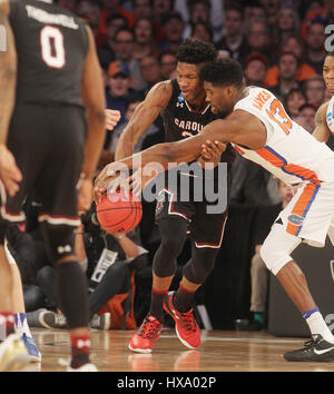 City, Florida, USA. 26th Mar, 2017. OCTAVIO JONES | Times .Florida Gators forward Kevarrius Hayes (13) gets the steal over South Carolina Gamecocks forward Chris Silva (30) during the first half in the Elite Eight East Region Men's NCAA Basketball Tournament at the Madison Square Garden in New York, New York on Sunday, March 26, 2017. Credit: Octavio Jones/Tampa Bay Times/ZUMA Wire/Alamy Live News Stock Photo