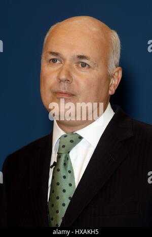 IAIN DUNCAN SMITH MP CHAIR SOCIAL JUSTICE POLICY 02 October 2006 BICC BOURNEMOUTH ENGLAND Stock Photo