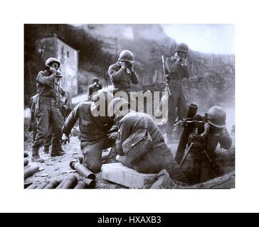 1940's Vintage WW2 B&W toned image of an American mortar crew attacking German positions on the Rhine in 1945 World War 11 Stock Photo