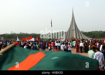 People throng National Monument for the Martyrs of the Liberation War of Bangladesh in Savar some 24kms northwest of Dhaka on March 26, 2017. Banglade Stock Photo