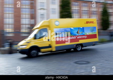 DHL delivery vans, DHL Lieferwagen
