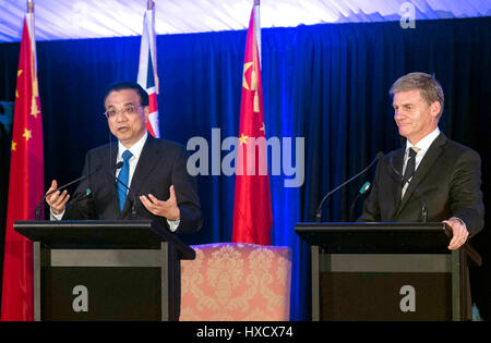 Wellington, New Zealand. 27th Mar, 2017. Chinese Premier Li Keqiang (L) and his New Zealand's counterpart Bill English attend a joint press conference after talks in Wellington, New Zealand, March 27, 2017. Credit: Li Tao/Xinhua/Alamy Live News Stock Photo