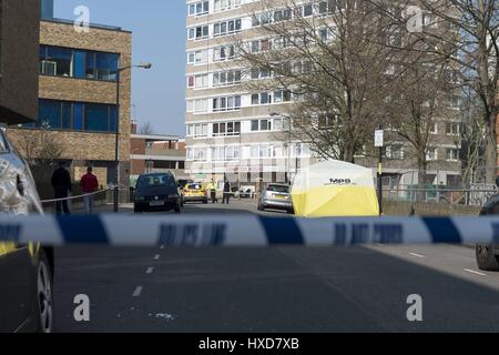 London, UK. 28th Mar, 2017. Police investigates a serious incident in Surrey Lane, Battersea, just one street away from Thomas's Battersea School where Prince George will attend in September 2017. London, UK. 28/03/2017 | usage worldwide Credit: dpa/Alamy Live News Stock Photo
