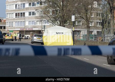 London, UK. 28th Mar, 2017. Police investigates a serious incident in Surrey Lane, Battersea, just one street away from Thomas's Battersea School where Prince George will attend in September 2017. London, UK. 28/03/2017 | usage worldwide Credit: dpa/Alamy Live News Stock Photo