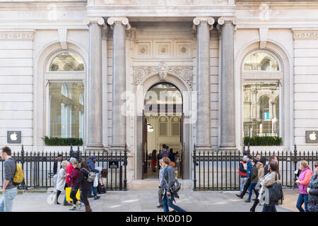 Entrance to the new Apple Store in New Street, Birmingham Stock Photo