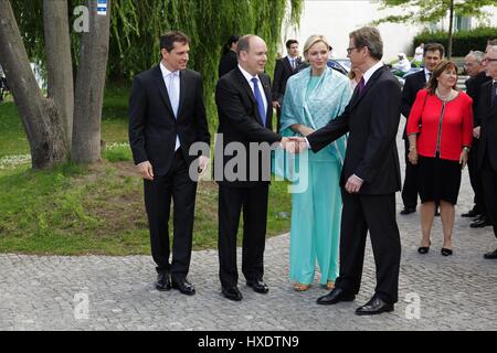 MICHAEL MRONZ ALBERT II PRINCE OF MONACO CHARLENE WITTSTOCK & GUIDO WESTERWELLE POLITICIAN & PRINCE OF MONACO 09 July 2012 Stock Photo