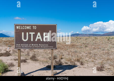 Welcome to Utah sign in the prairie along the Colorado border Stock Photo