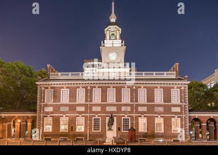 Independence Hall at night in Independence National Historic Park, Philadelphia, Pennsylvania Stock Photo
