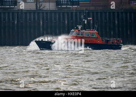 PLA Pilot Boat Cutter Patrol Pilotage Steaming Downriver River Thames Stock Photo