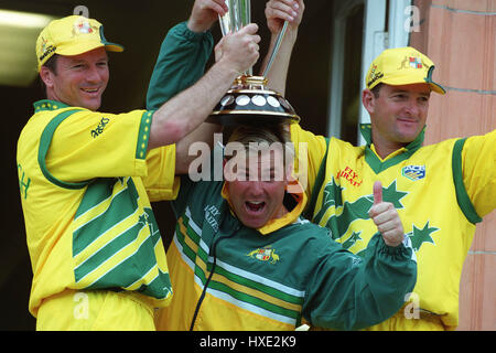 SHANE WARNE STEVE & MARK WAUGH PAKISTAN V AUSTRALIA 20 June 1999 Stock Photo