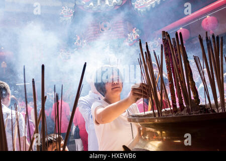 Ethnic Chinese people at the Guan Di Temple to mark Chinese New Year in Kuala Lumpur, Malaysia Stock Photo