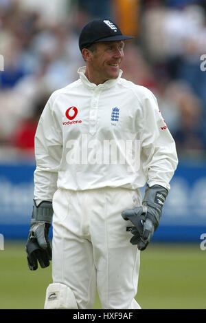 ALEC STEWART ENGLAND & SURREY CCC OLD TRAFFORD MANCHESTER 15 June 2002 Stock Photo