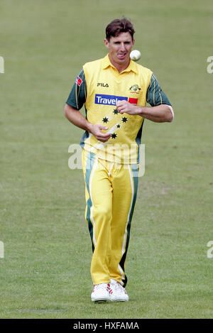 BRAD HOGG AUSTRALIA GRACE ROAD LEICESTER 11 June 2005 Stock Photo