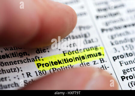 The word Protectionism in a dictionary, Das Wort Protektionismus in einem WÃ¶rterbuch Stock Photo