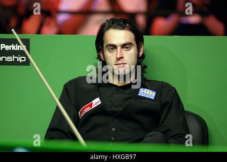 RONNIE O'SULLIVAN ENGLAND THE BARBICAN CENTRE YORK 29 November 2003 Stock Photo