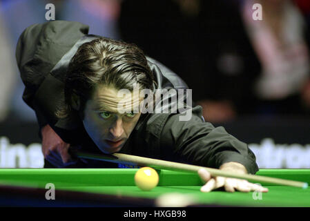 RONNIE O'SULLIVAN ENGLAND THE BARBICAN CENTRE YORK 29 November 2003 Stock Photo