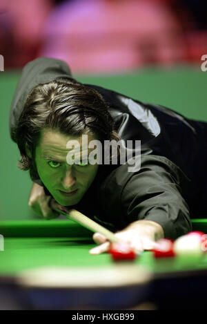 RONNIE O'SULLIVAN ENGLAND THE BARBICAN CENTRE YORK 29 November 2003 Stock Photo