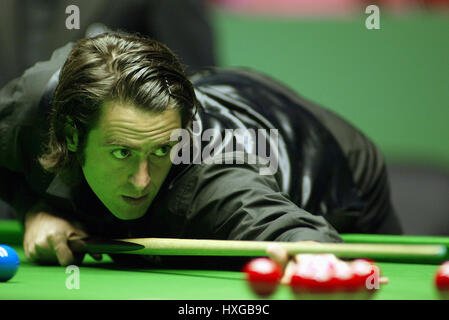 RONNIE O'SULLIVAN ENGLAND THE BARBICAN CENTRE YORK 29 November 2003 Stock Photo